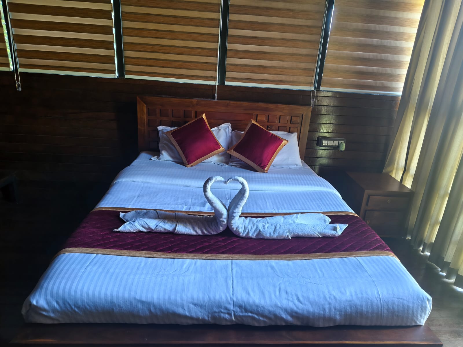 Premium Tree House Cottages thumbnail 8
